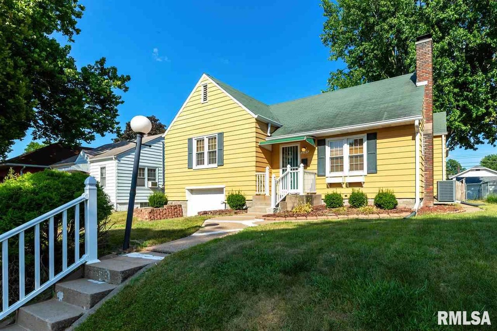 2505 Wilkes Ave, Davenport, IA 52804 - photo 1