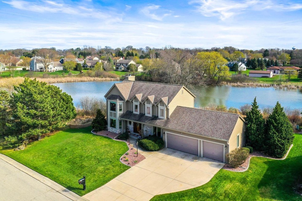 N49W17491 Sheffield Ln, Menomonee Falls, WI 53051 - photo 1