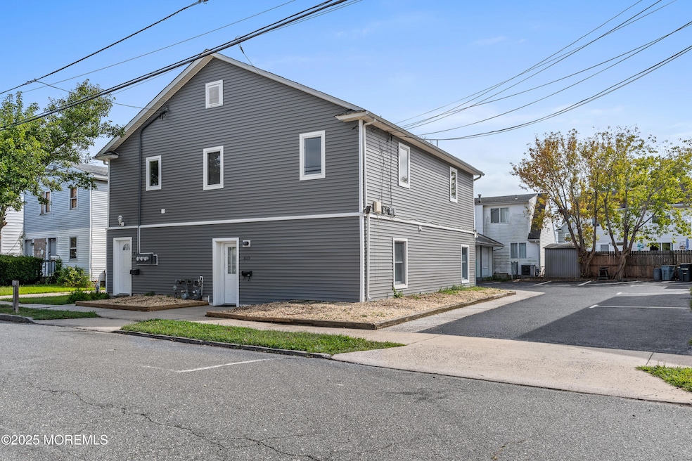 For Sale $1,175,000 • Co-Listing Agent