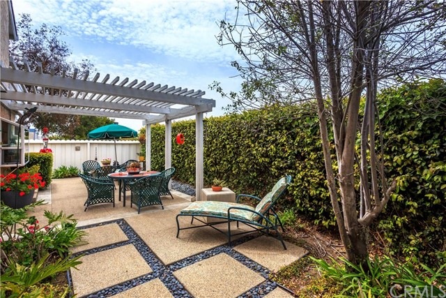 How pleasant is this private and spacious patio!!