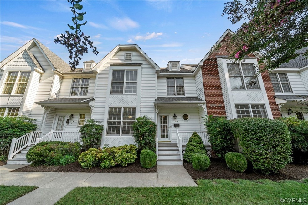 Low Maintenance Vinyl Siding with a Cozy Front Por