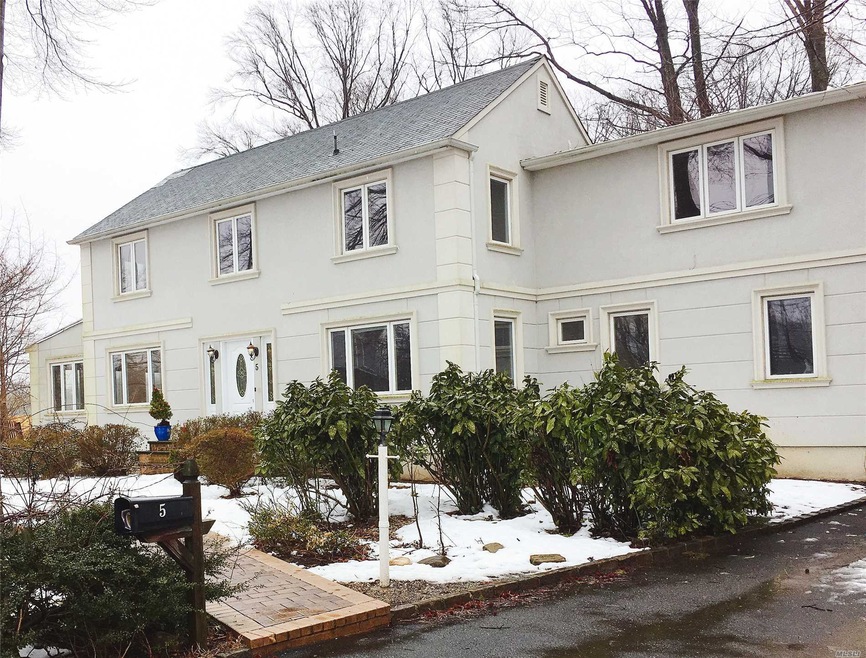 5 Stepping Stone Ln, Great Neck, NY 11024 - photo 1