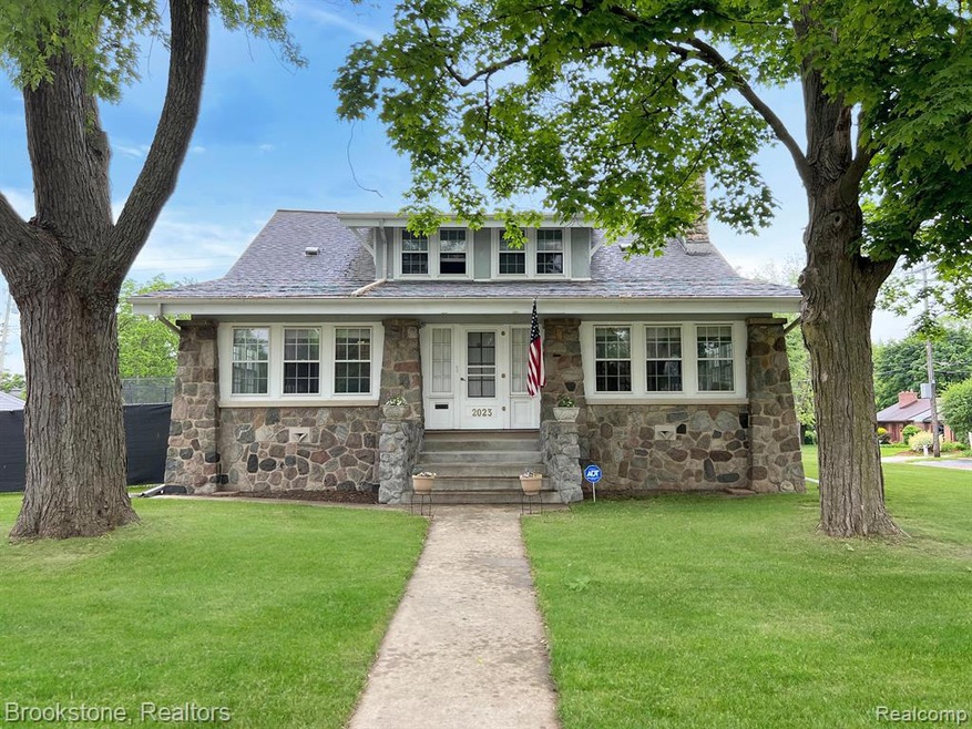 Front view of home