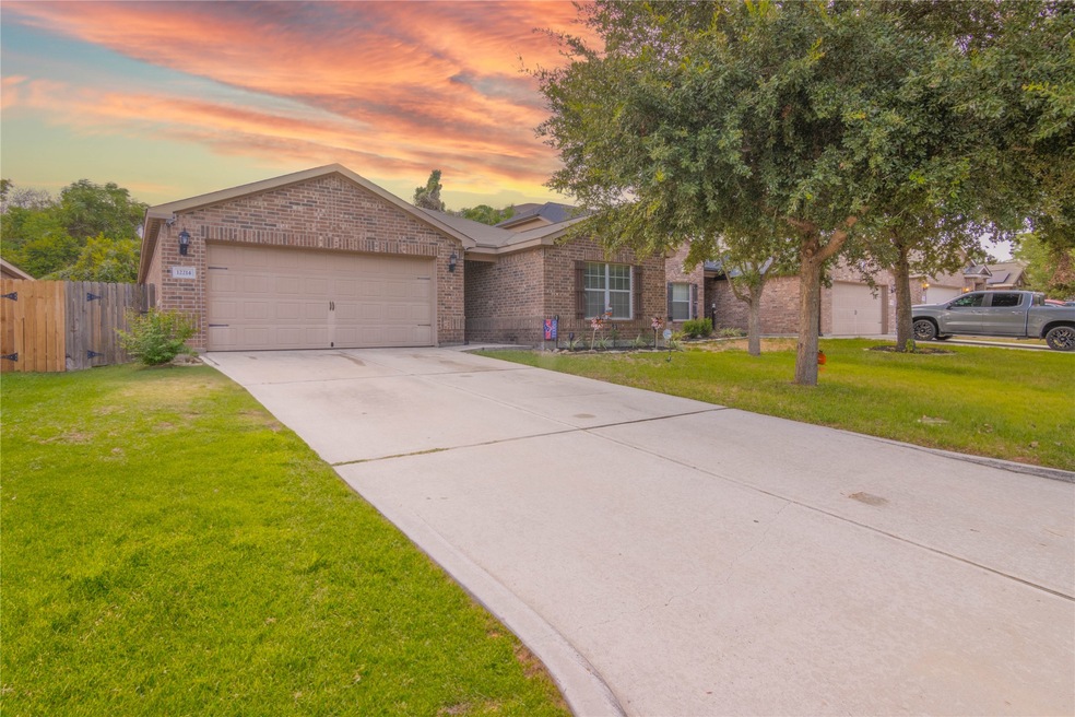 12214 Estelle Ln, Pinehurst, TX 77362 - photo 1