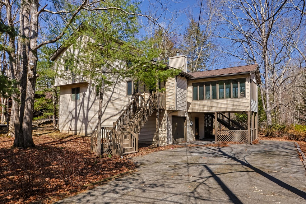 367 Saunders Dr, Bushkill, PA 18324 - photo 1