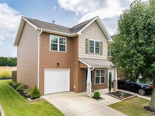 Beautiful, better than new town house located in A
