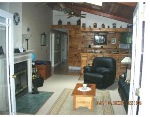 8 Mohawk Ave, Webster, MA 01570 - photo 1