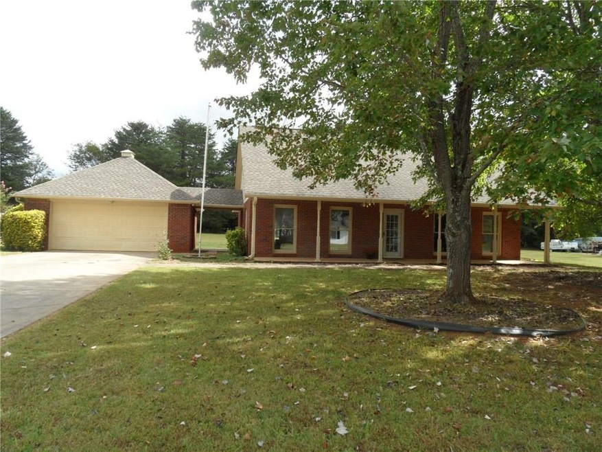 WOW!!!  Ready to move-in Cute 4 SIDED BRICK Steple