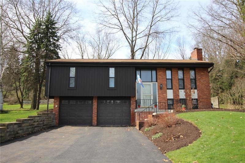 WELCOME TO 1546 PARKVIEW DRIVE.  CONVENIENTLY LOCA