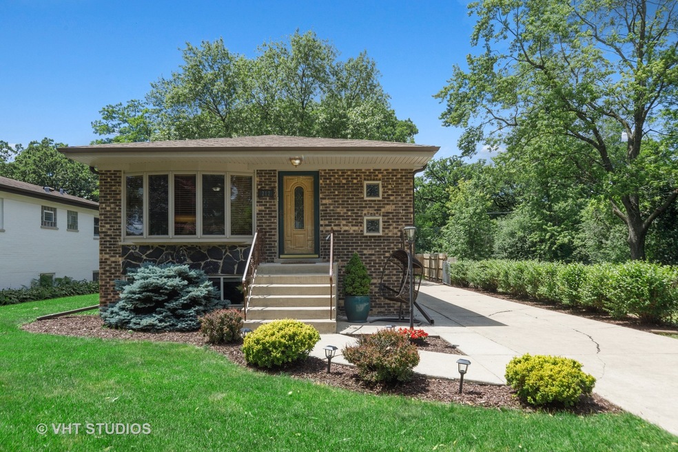 212 N Bonnie Brae Ave, Elmhurst, IL 60126 - photo 1