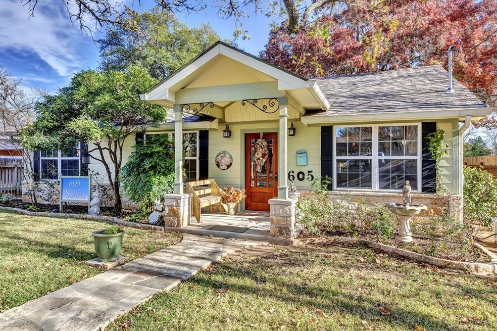 605 Sunset St, Fredericksburg, TX 78624 - photo 1