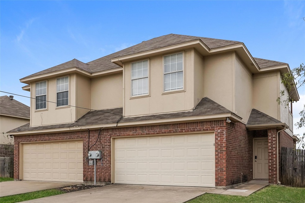204 Ridgeway Blvd, Weatherford, TX 76086 - photo 1