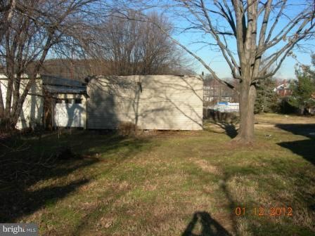 540 Stemmers Run Rd, Essex, MD 21221 - photo 1