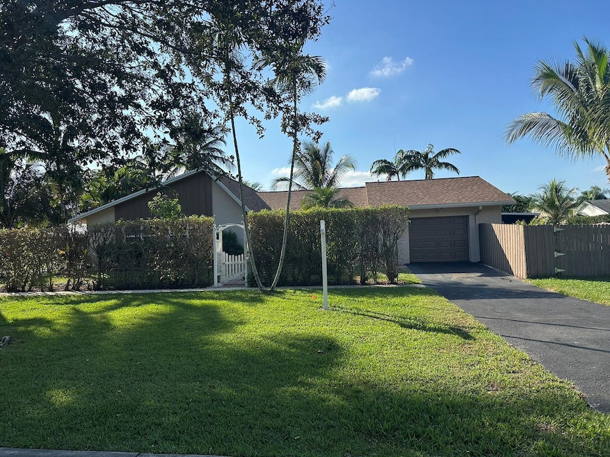 417 SE 4th St, Dania, FL 33004 - photo 1