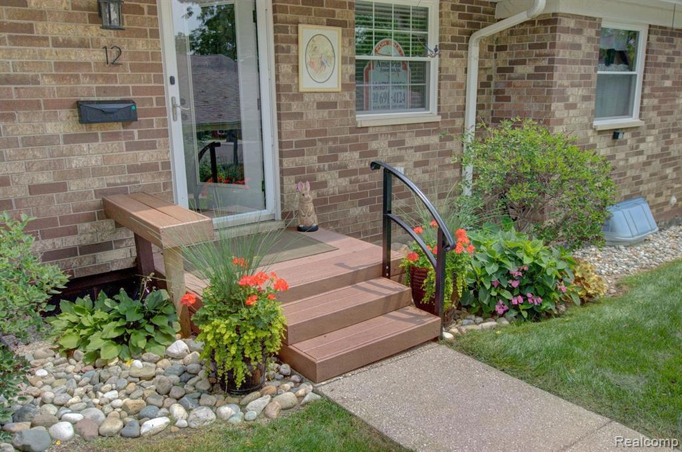 508 Chamberlain St unit 12, Flushing, MI 48433 - photo 1