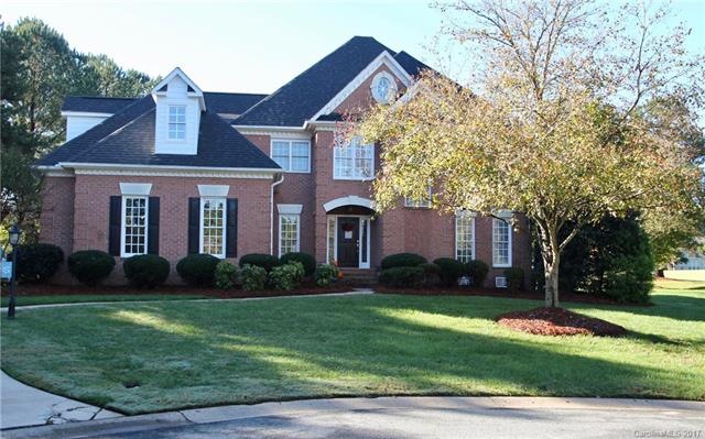 Beautiful full brick home located in a cul-de-sac 