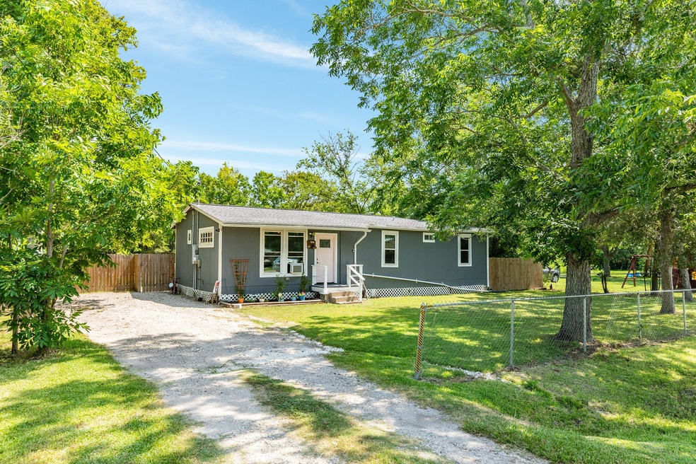 1046 County Road 913, Brazoria, TX 77422 - photo 1