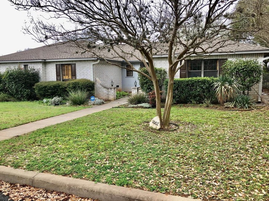 1002 Avenue C, Fredericksburg, TX 78624 - photo 1