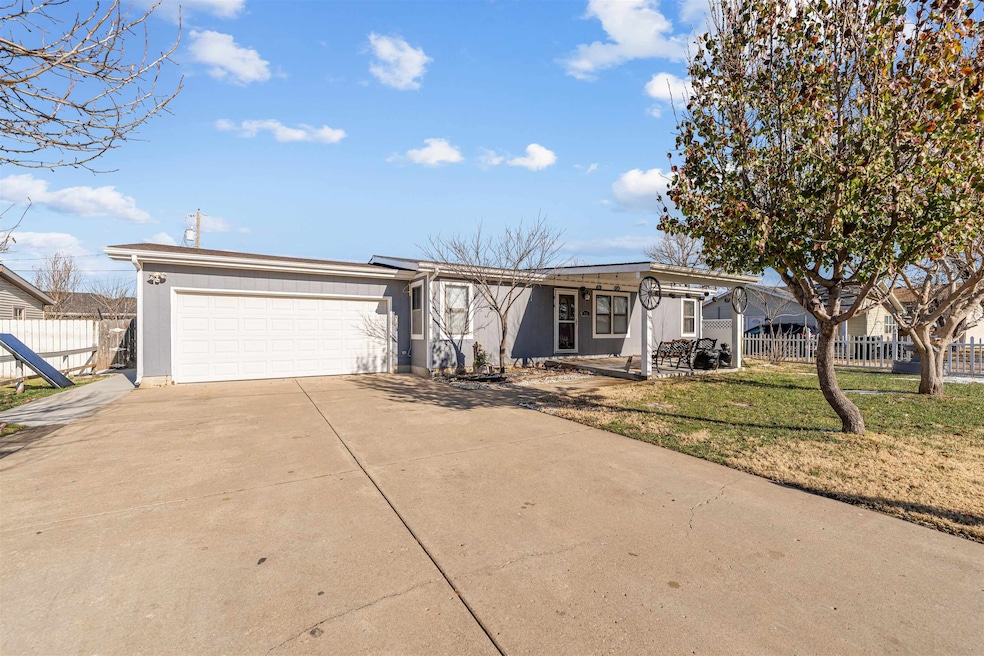 416 Saturn Ave, Salina, KS 67401 - photo 1