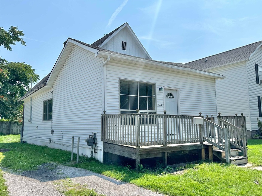 905 Fitzhugh St, Bay City, MI 48708