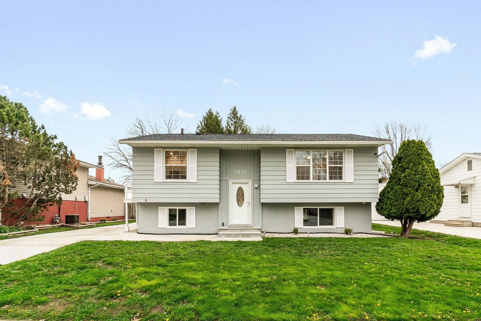 1413 Ingersoll Rd, Waterloo, IA 50701 - photo 1