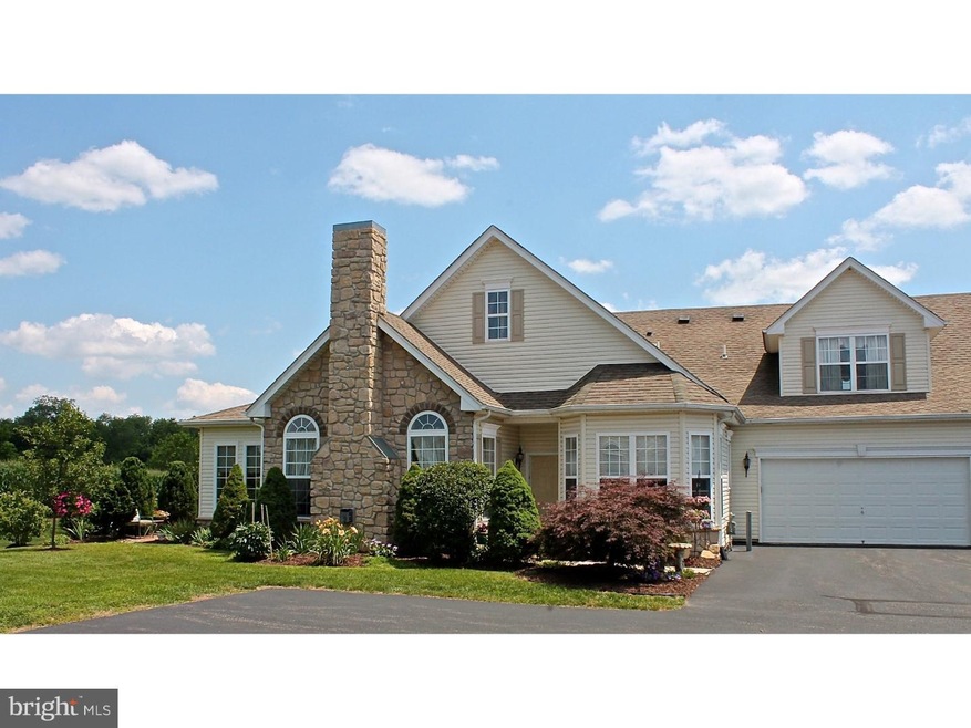 1041 Burgundy Cir, Pennsburg, PA 18073 - photo 1