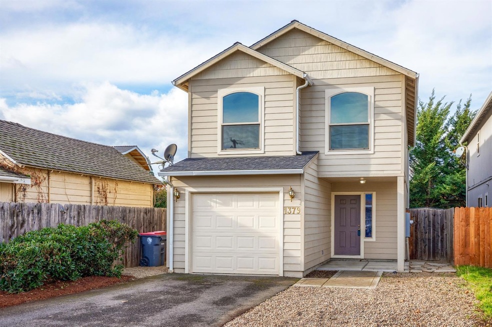 1379 Circle Wood Dr, Central Point, OR 97502 - photo 1