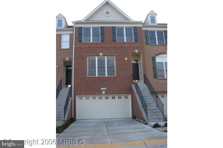 25267 Nesting Square, Chantilly, VA 20152 - photo 1