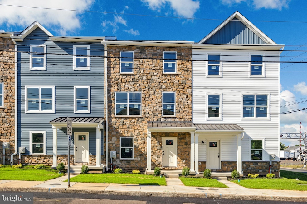 496 N 2nd St, Souderton, PA 18964 - photo 1