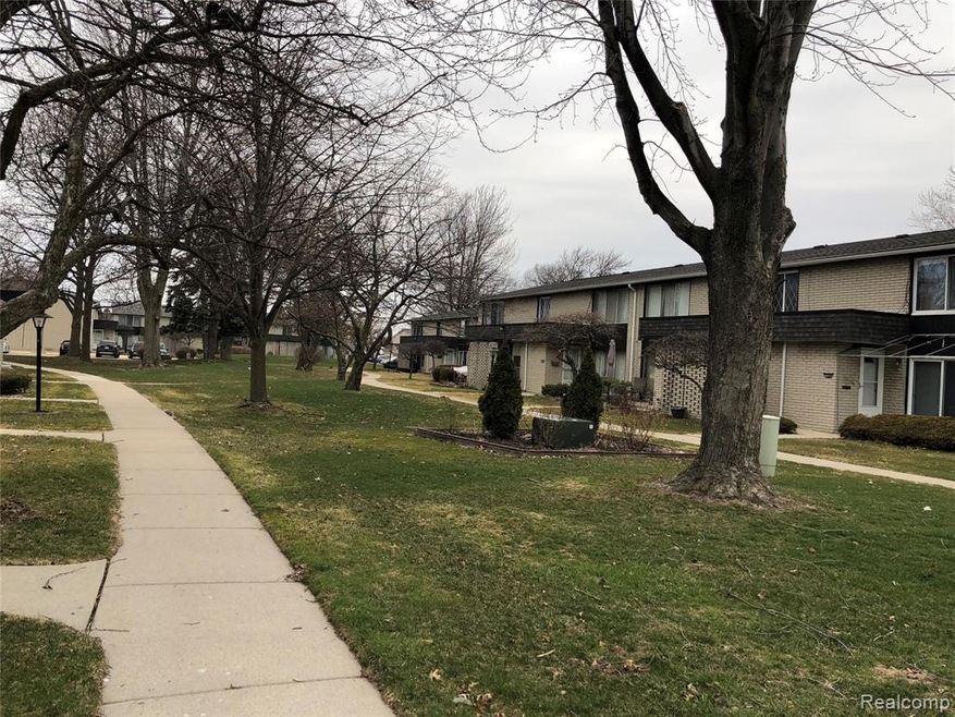 8299 Kennedy Cir unit 4, Warren, MI 48093 - photo 1