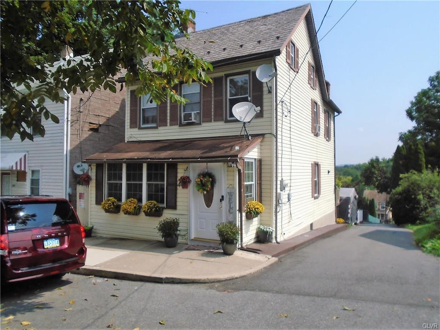 401 Chestnut St, Freemansburg, PA 18017 - photo 1