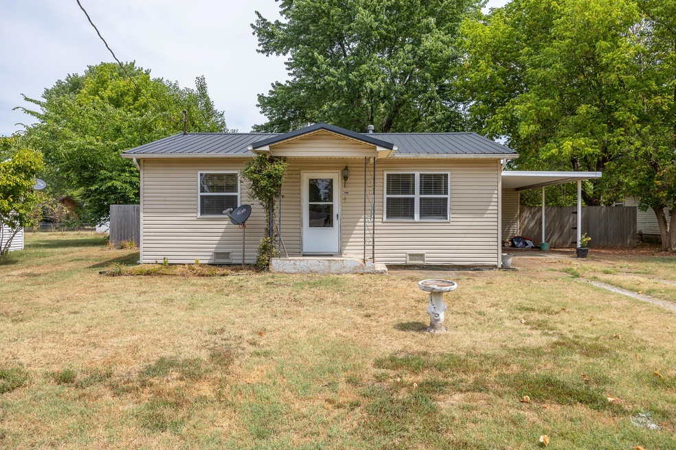 633 E McVay-22