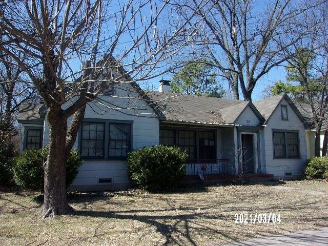 317 S Grand Ave, Gainesville, TX 76240 - photo 1