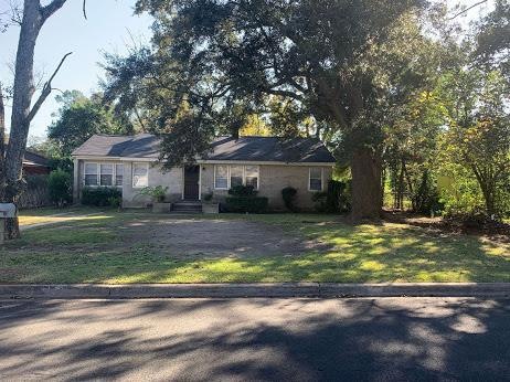 1704 W Whitney Ave, Albany, GA 31707 - photo 1