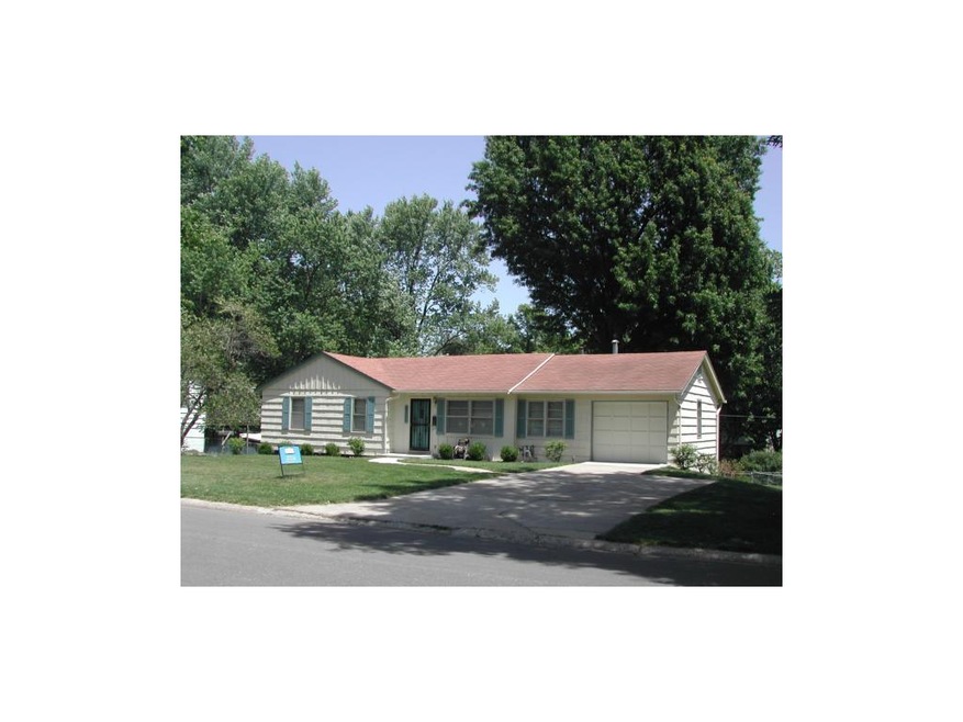 True ranch, double drive for extra parking