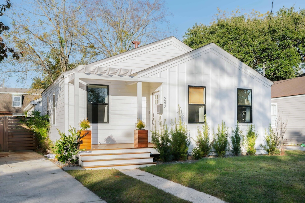 242 W Poplar St, Charleston, SC 29403 - photo 1