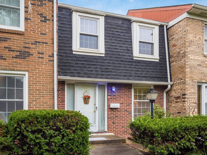 1090 Hardesty Place W