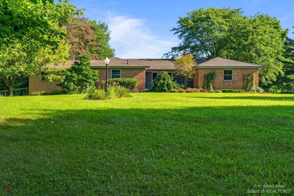 11330 N Territorial Rd, Dexter, MI 48130 - photo 1