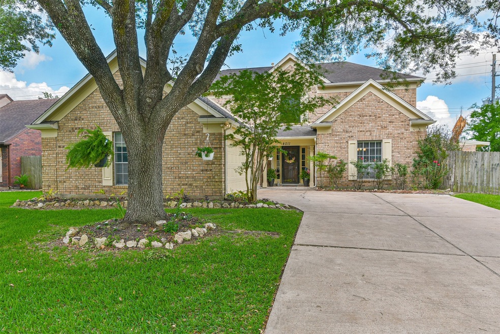 4011 Spring Branch Dr E, Pearland, TX 77584 - photo 1
