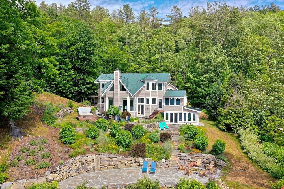 689 E Lake Rd, Ludlow, VT 05149 - photo 1