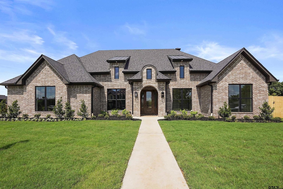 Under Contract $683,000