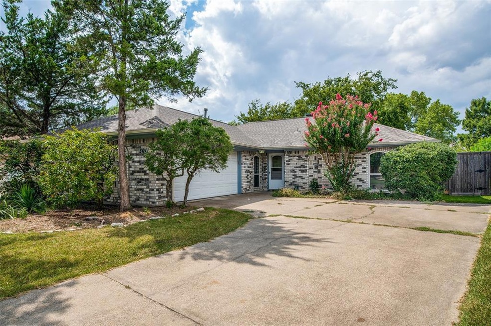 301 N Winding Oaks Dr, Wylie, TX 75098 - photo 1