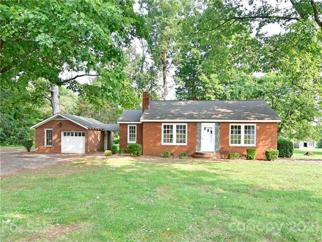 Nice Home on 1.5 Acres!