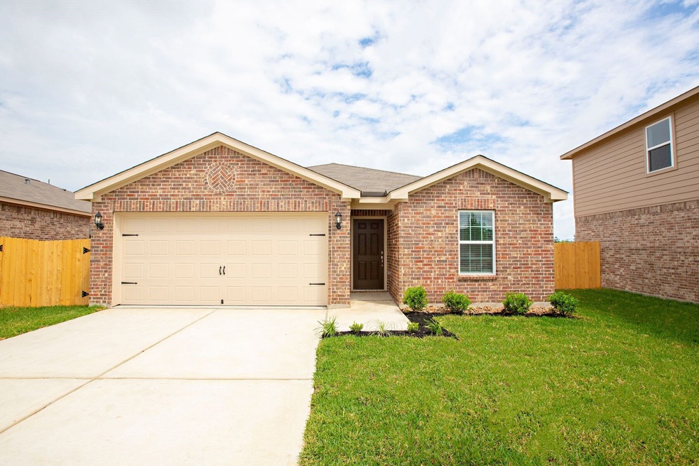 15227 Central Lakes Dr, Humble, TX 77396 - photo 1