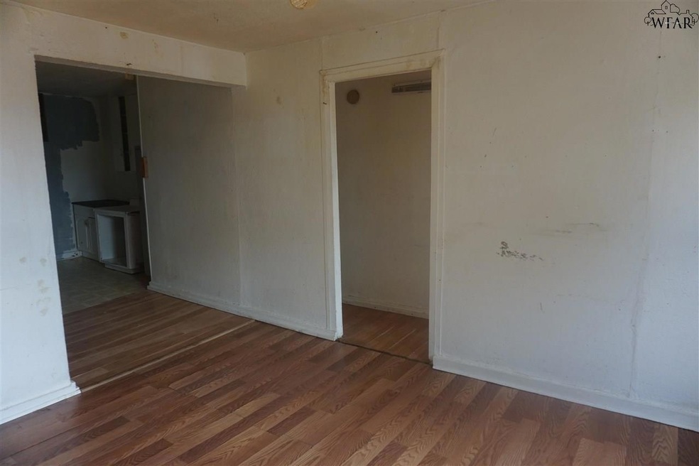 1402 32nd St, Wichita Falls, TX 76302 - photo 1