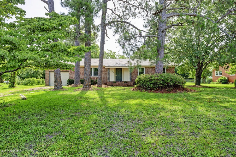 726 N College Front