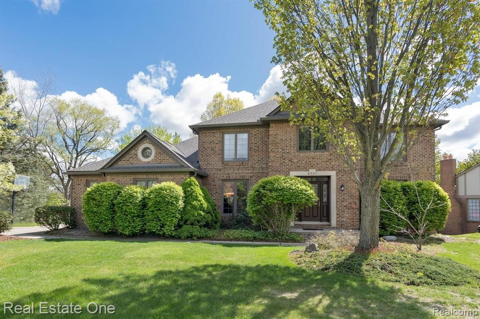3798 Summit Ridge Dr, Rochester Hills, MI 48306 - photo 1