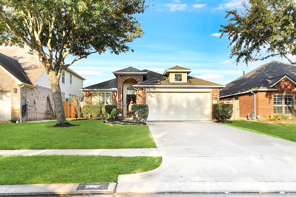 Welcome to this highly sought-after one-story home, offering four bedrooms, two baths, and a two-car garage, situated on a peaceful cul-de-sac. Located within the desirable Katy ISD school zone.