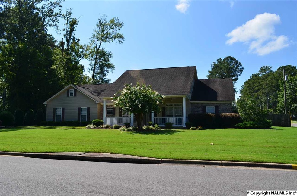 304 Cordell St, Gadsden, AL 35901 - photo 1