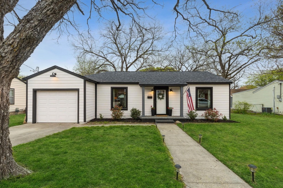 Updated and adorable home near Historic Downtown M